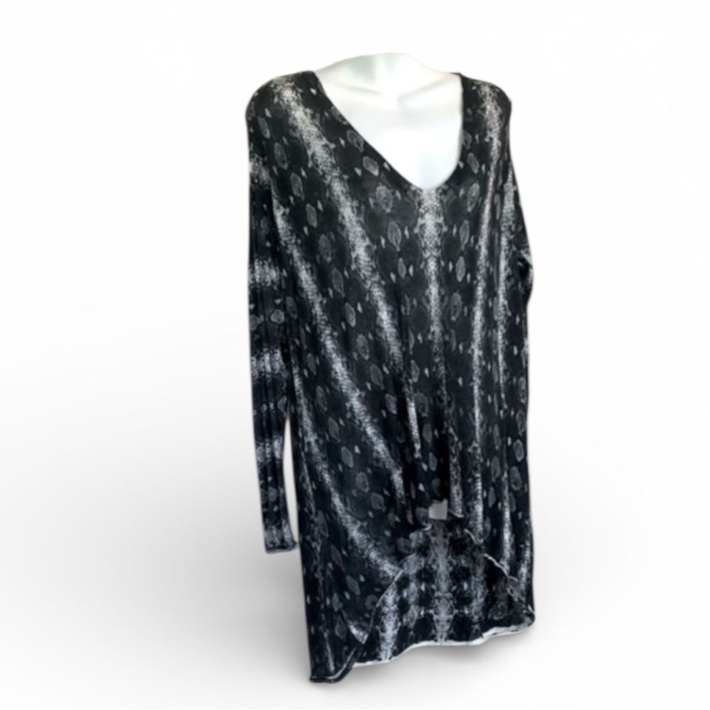Central Park West Sweater Women's M, grey/black snake, V neck, high-low hem. EUC